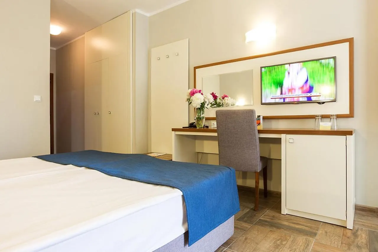 גולדן סנדס Ljuljak Hotel