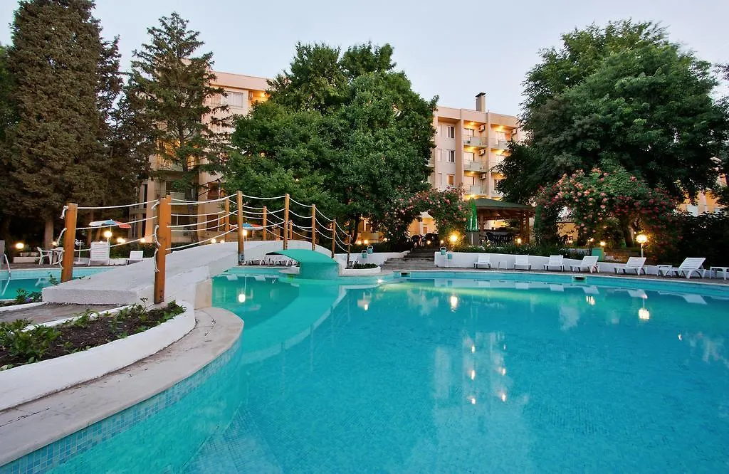 גולדן סנדס Ljuljak Hotel