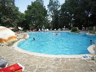 גולדן סנדס Ljuljak Hotel