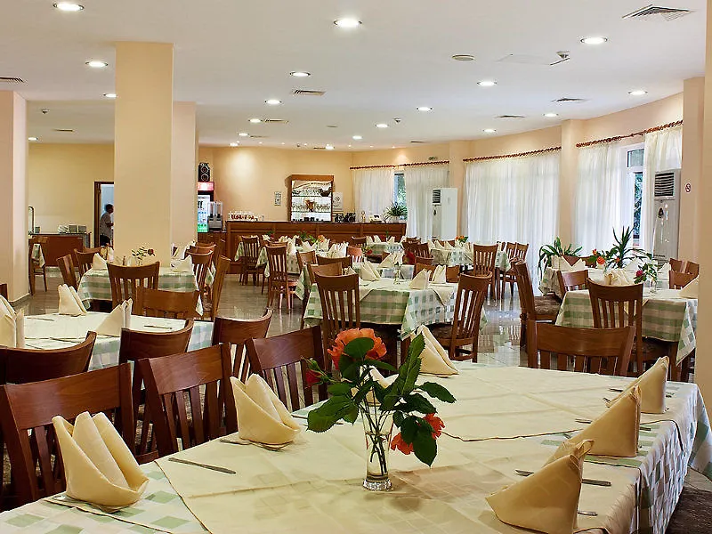 גולדן סנדס Ljuljak Hotel